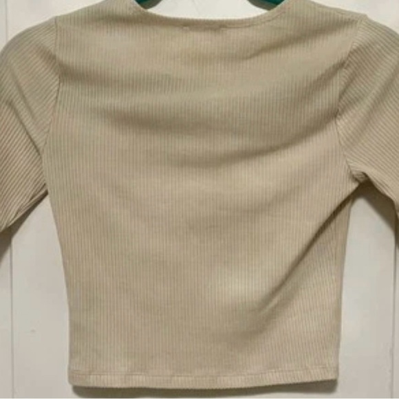 Reformation Beige Cropped Knit Top Short Sleeve Fitted Minimalist Sustainable XS - Picture 3 of 9